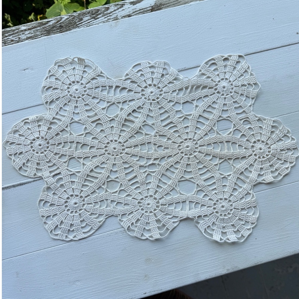 Vintage Hand Crochet Lace Dresser Mat Doily White Cotton 18x12 Floral